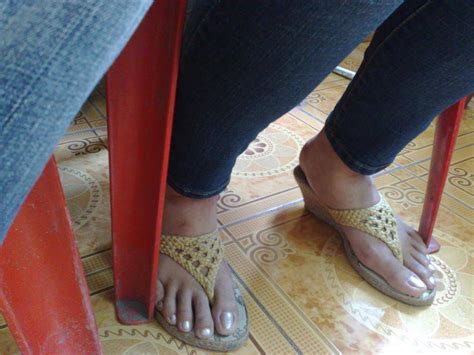 candid filipina feet