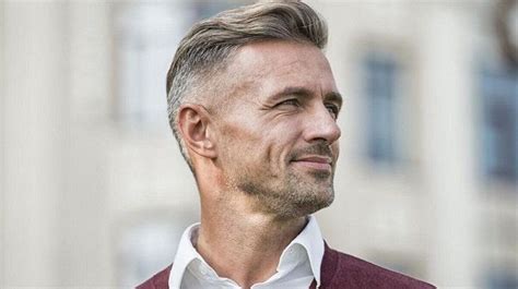 Coupe courte poivre et sel : la nouvelle tendance masculine | Cheveux