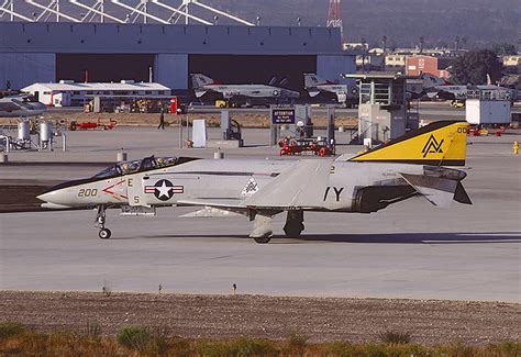 F 4n Phantom 153045 Of Vf 302 Nd 200 This F 4 From The Sta Flickr