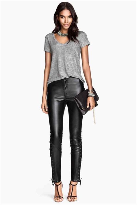 Stivaletti di pelle borsa da viaggio stivaletto pantaloni slim fit pullover maglione grigio outfit piumino blu calvin klein. Pantaloni e leggings in pelle, 3 ideei per indossarli al ...