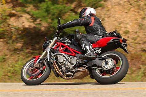 It could reach a top speed of 241.4 km/h. 2006 MV Agusta Brutale 910S Red Frame/Custom Wheels