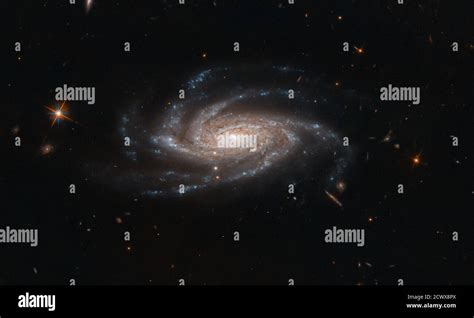 Ngc 2608 Galaxia Picture Of The Week Esa Hubble Imagem Da Galáxia Ngc 2608 Tirada Pelo