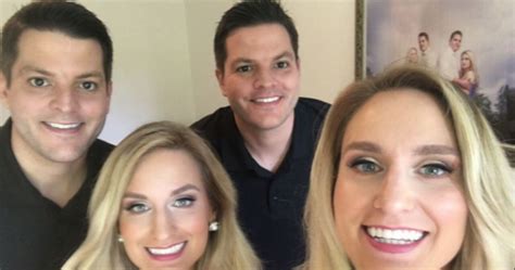 Twin Sisters Who Married Twin Brothers Announce They Are Pregnantat