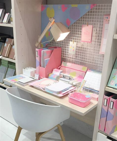 Get A Little Workspace Inspiration With This Cute Desk Set Up At