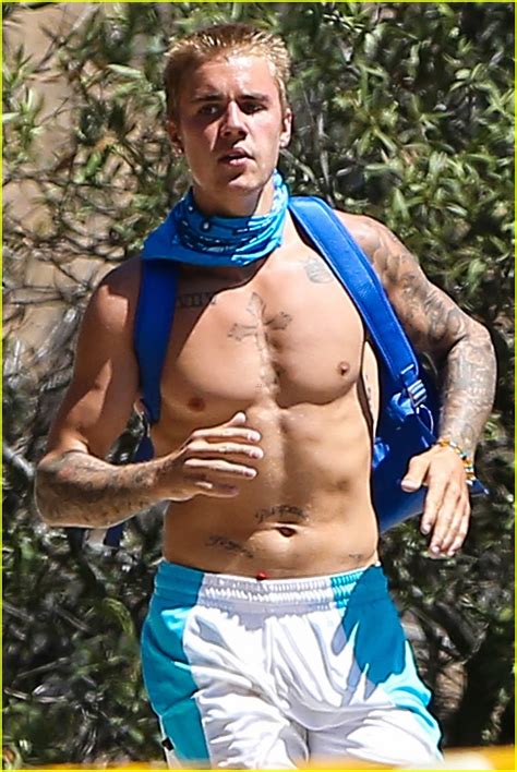 justin bieber shows off his muscles on afternoon hike photo 1018166 photo gallery just