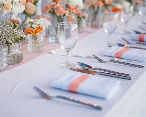 Likewise, while an informal setting allows for your discretion in napkin placement, the napkin at each place setting should be in the same spot. Table Napkin Setting
