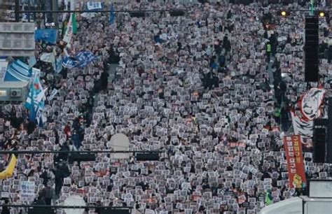 Zz Rustin On Twitter Rt Beijingdai 200000 South Koreans Gather To Demand The Resignation Of