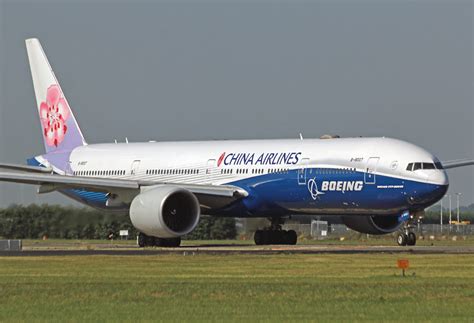 Boeing 777 300er China Airlines In Special Dreamliner Livery