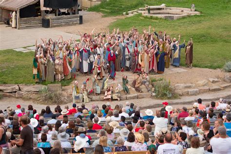 Passion Play Draws Near Record Crowds