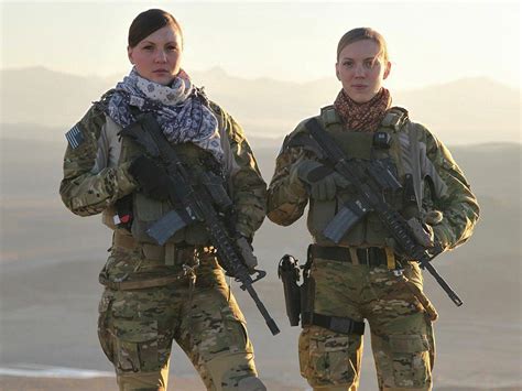 Pin By Lee Garside On Making A D I F F E R E N C E Female Soldier Army Girl Soldier