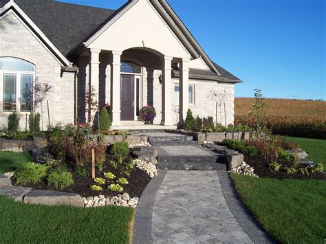 Pin By Julie Pruitt On Walkways Front House Landscaping House