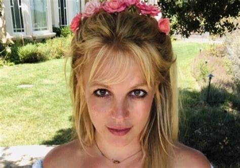 Britney Spears pose encore une fois entièrement nue sur Instagram
