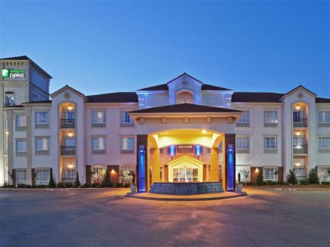 Hotels Near Zoo Amphitheatre Holiday Inn Express And Suites Oklahoma