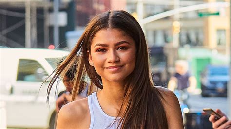 Zendaya Shows Off Sensual Curls And A New Undone Look At A Forevermark
