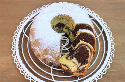 Mit einer gabel den teig etwas marmorieren. Marmorkuchen Rezept - Omas Kuchenklassiker | absolute ...