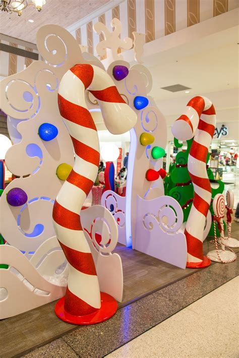 20 Candy Cane Themed Christmas Decorations