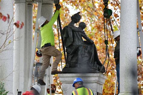 Confederate Monument Is Taken Down In Jacksonville Fla The New York