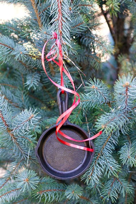 Tiny Skillet As A Christmas Ornament Cast Iron Skillet Cast Iron Pan
