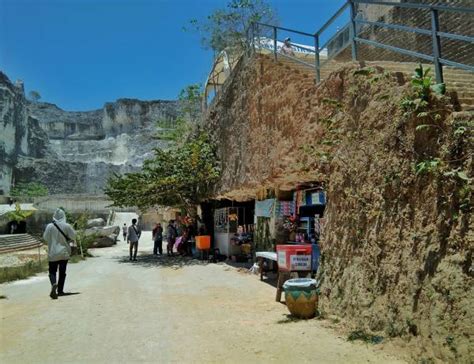 Warung kaldu ini terletak di jalan pintu gerbang pamekasan. Bukit Jaddih Bangkalan, Wisata di Madura dekat Suramadu - Yuniari Nukti