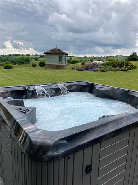 hot tub servicing in oxfordshire professional care to maintain optimal performance