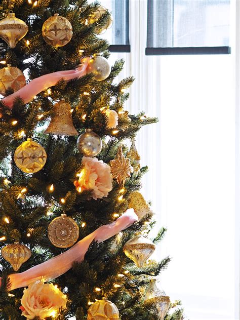 Serene Christmas - Christmas Tree Decorating Ideas