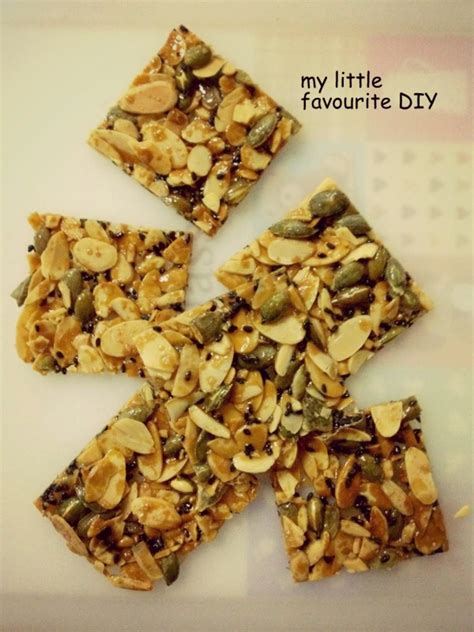(original recipe said to line the baking tray with baking paper but i find that it is easier to remove the. my little favourite DIY: Almond Florentine 杏仁脆片