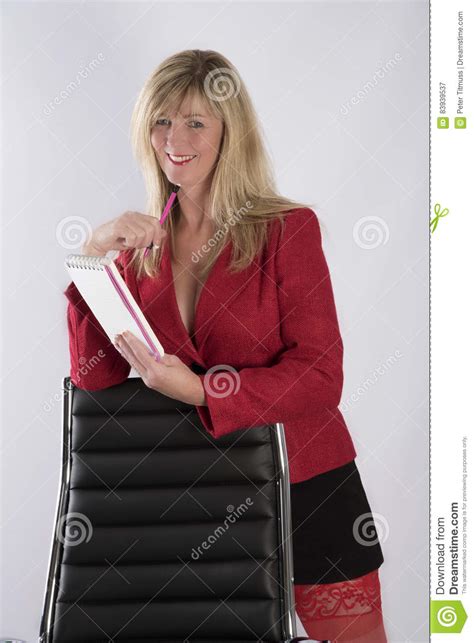 Sexy Blonde Secretaresse Met Een Notitieboekje Stock Afbeelding Image