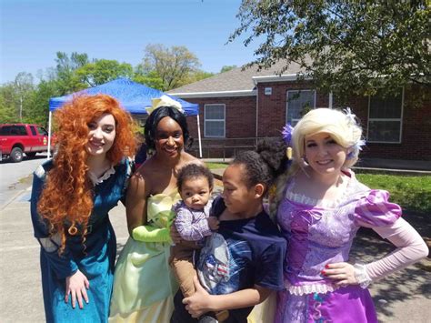 Clarksville Police Clergy Host Princess Parade For Summit Heights