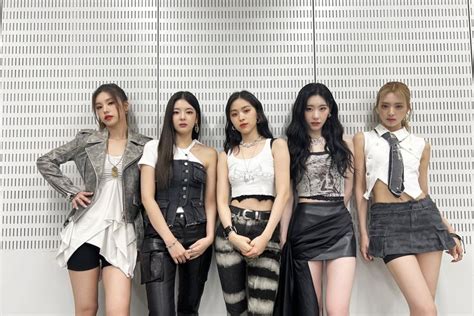 itzy japan official on twitter itzy kpop girls fashion