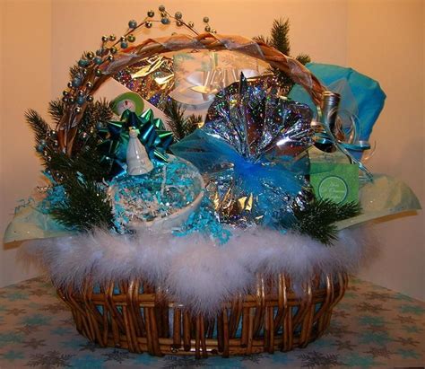 Check spelling or type a new query. Christmas basket for the boss, full of individual gifts ...