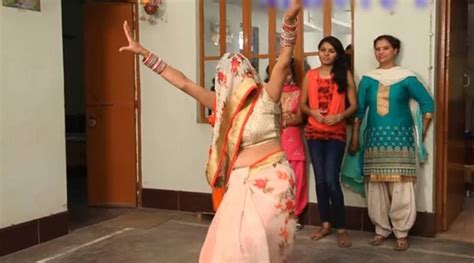 Watch This Newly Wed Bride In A Ghunghat Dancing Is Breaking The