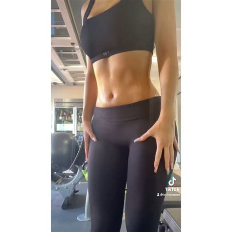 Kylie Jenner Shows Off Her Abs During Workout Routine Watch Usweekly