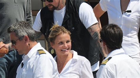 Es wurde von charles strouse komponiert, die gesangstexte sind von martin charnin und das buch wurde von thomas meehan geschrieben. Cameron Diaz + Benji Madden: Heiraten sie heute? | GALA.de