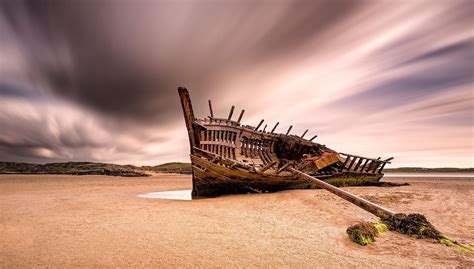 Old Shipwreck On Bunbeg Beach Eddies Boat An Old Wreck On Bunbeg