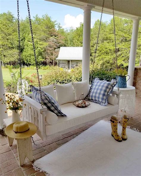 55 Beautiful Farmhouse Front Porch Decorating Ideas