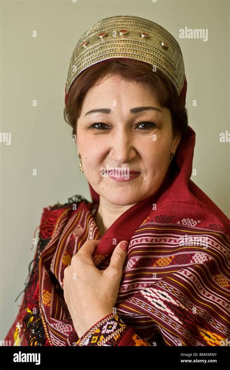 Turkmen Woman In Traditional Costume Turkmenistan Stock Photo Alamy