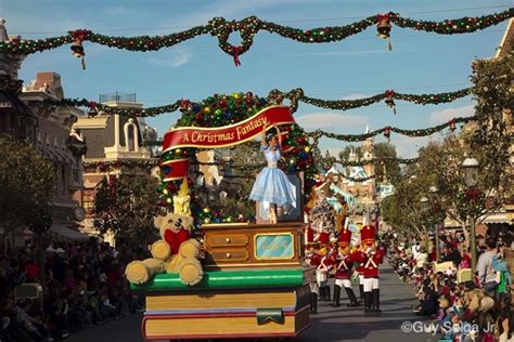 Christmas Parade Disneyland The Unofficial Guides