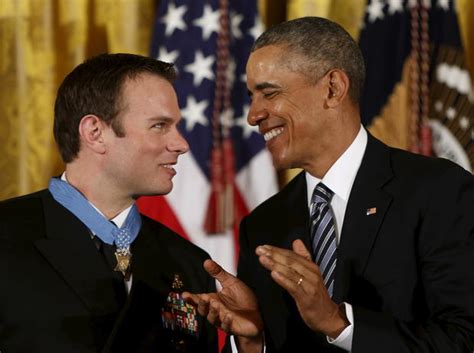 Medal Of Honor Navy Seal Receives Medal Of Honor Pictures Cbs News