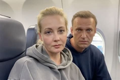 Kremlin Critic Alexei Navalny’s Wife Yulia Delivers Borscht And Cherries In Prison Visit South