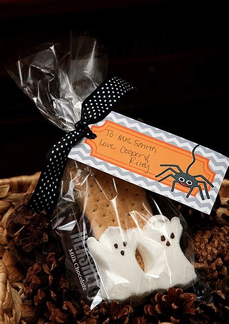 Halloween Smores Treat Bag Using Peep Marshmallow Ghosts Or Jack O