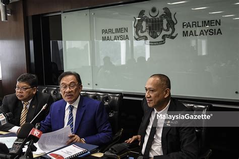 The remarks by tourism and culture minister datuk seri nazri aziz were particularly scathing, as crude and offensive words were used. Najib jangan bohong, kata Nazri