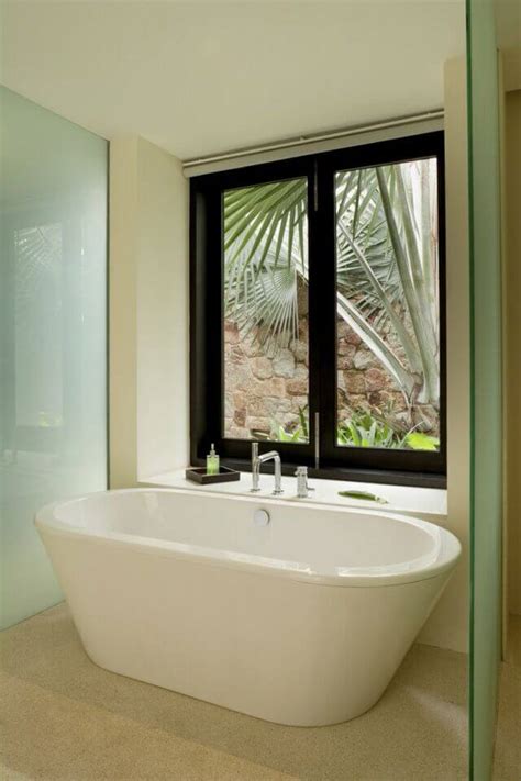 40 Master Bathroom Window Ideas