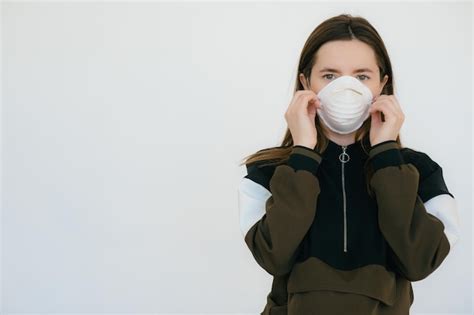 Premium Photo Pregnant Woman In Protective Mask