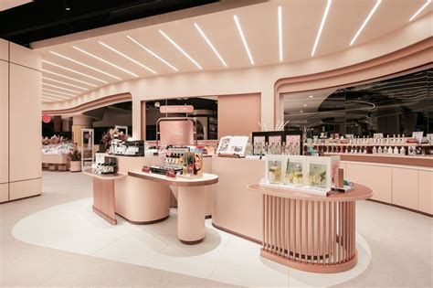 Boutique De Cosmétique Retail Store Interior Design Retail Store