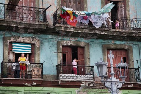 30 stunning photos of everyday life in havana cuba pictures cuba cuba today