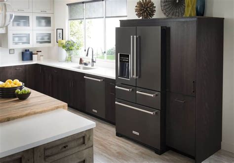 5 Kitchen Design Inspirations For New Black Stainless Steel Appliances