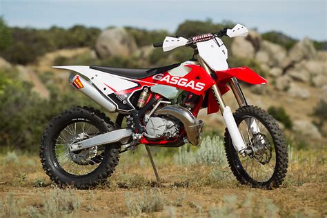 With a rise in the number of electric dirt bikes available today and even more on the way, it's becoming more interesting than ever to pit them against gas dirt bikes. 2018 Gas Gas EC 300, XC 300 First Ride Review - Dirt Bikes