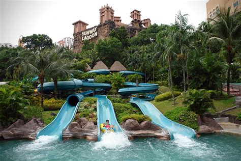 Located in the dazzling historical city of melaka, visit the largest water theme park in malaysia for a splashing day on refreshing water attractions and get up close to friendly animals at safari wonderland! Wet and Wild: 15 Of The World's Best Waterparks ...