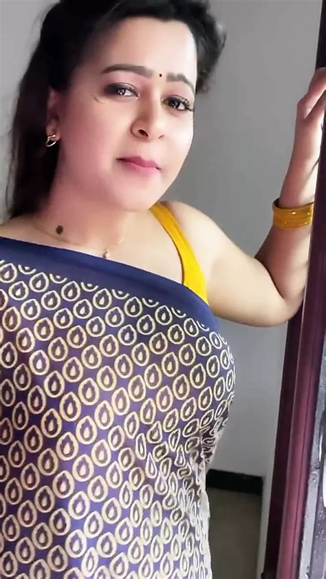 Sexy Indian Aunty Sexy Yellow Sleeveless Saree Xhamster