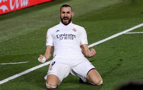 Benzema had a painful collision with ivan turitsov as he looked to direct a shot on goal, leaving the real madrid striker clutching his left foot. Real Madrid y Benzema no perdonan a un Athletic que dio ...